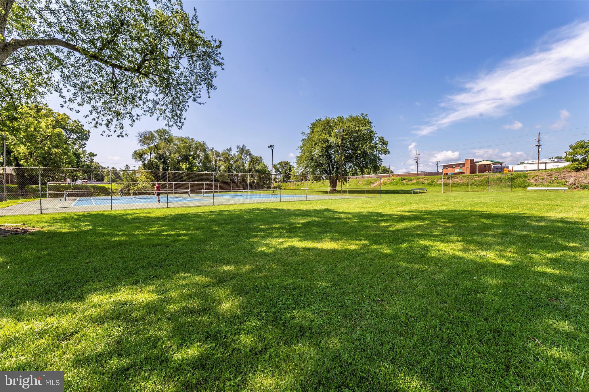909 CHEROKEE TRAIL