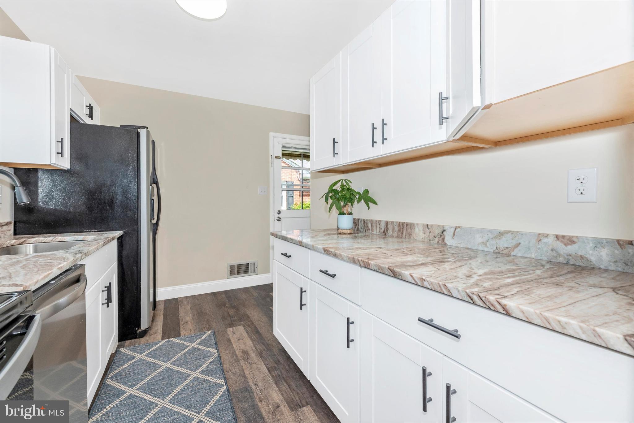909 CHEROKEE TRAIL