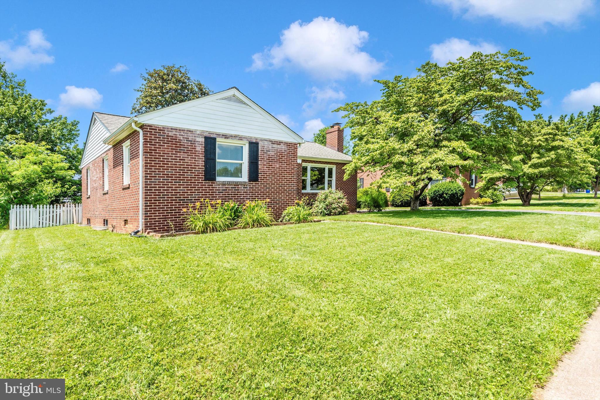 909 CHEROKEE TRAIL