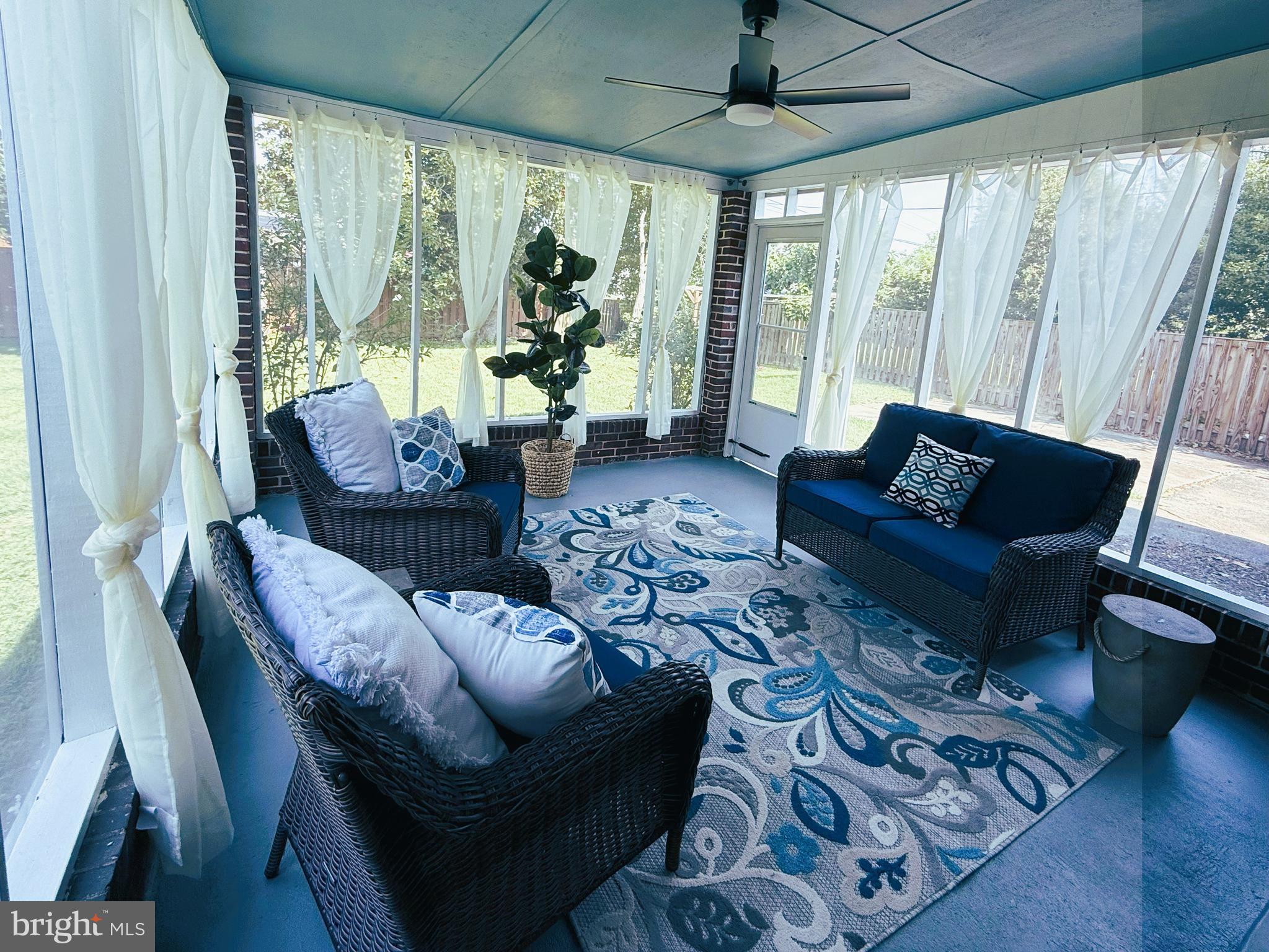 909 CHEROKEE TRAIL