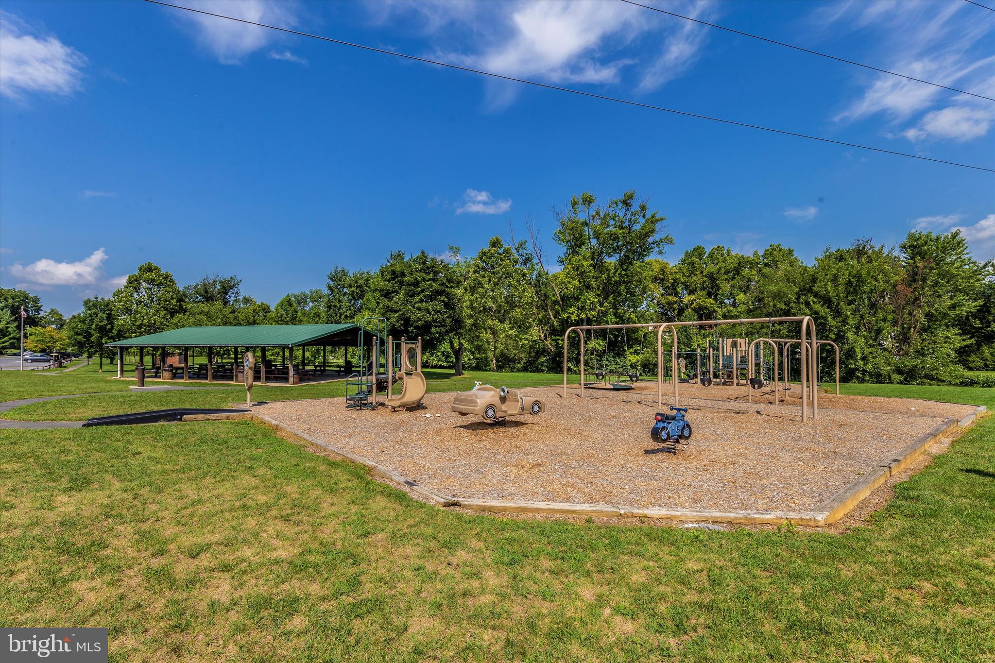 909 CHEROKEE TRAIL