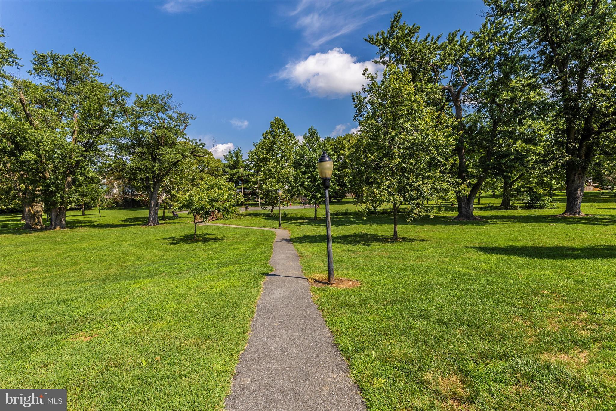 909 CHEROKEE TRAIL