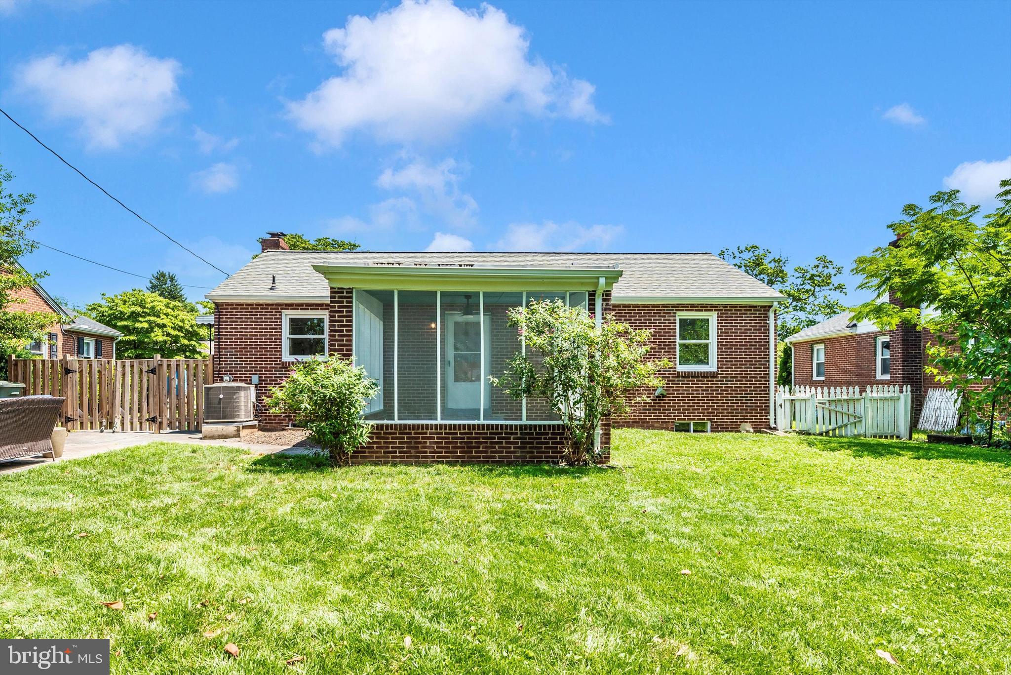 909 CHEROKEE TRAIL