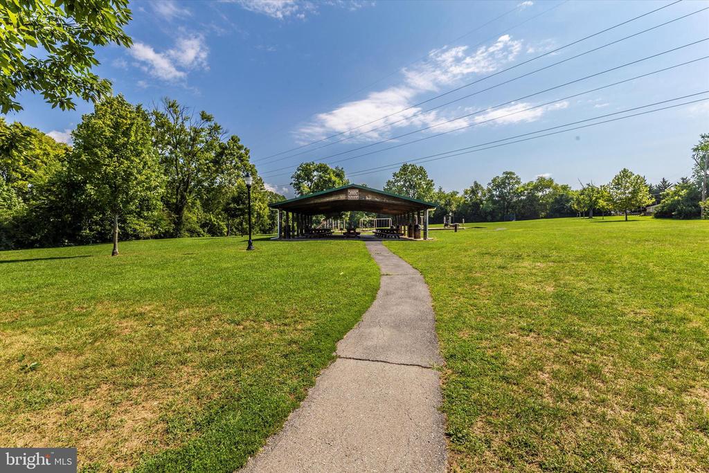 909 CHEROKEE TRAIL