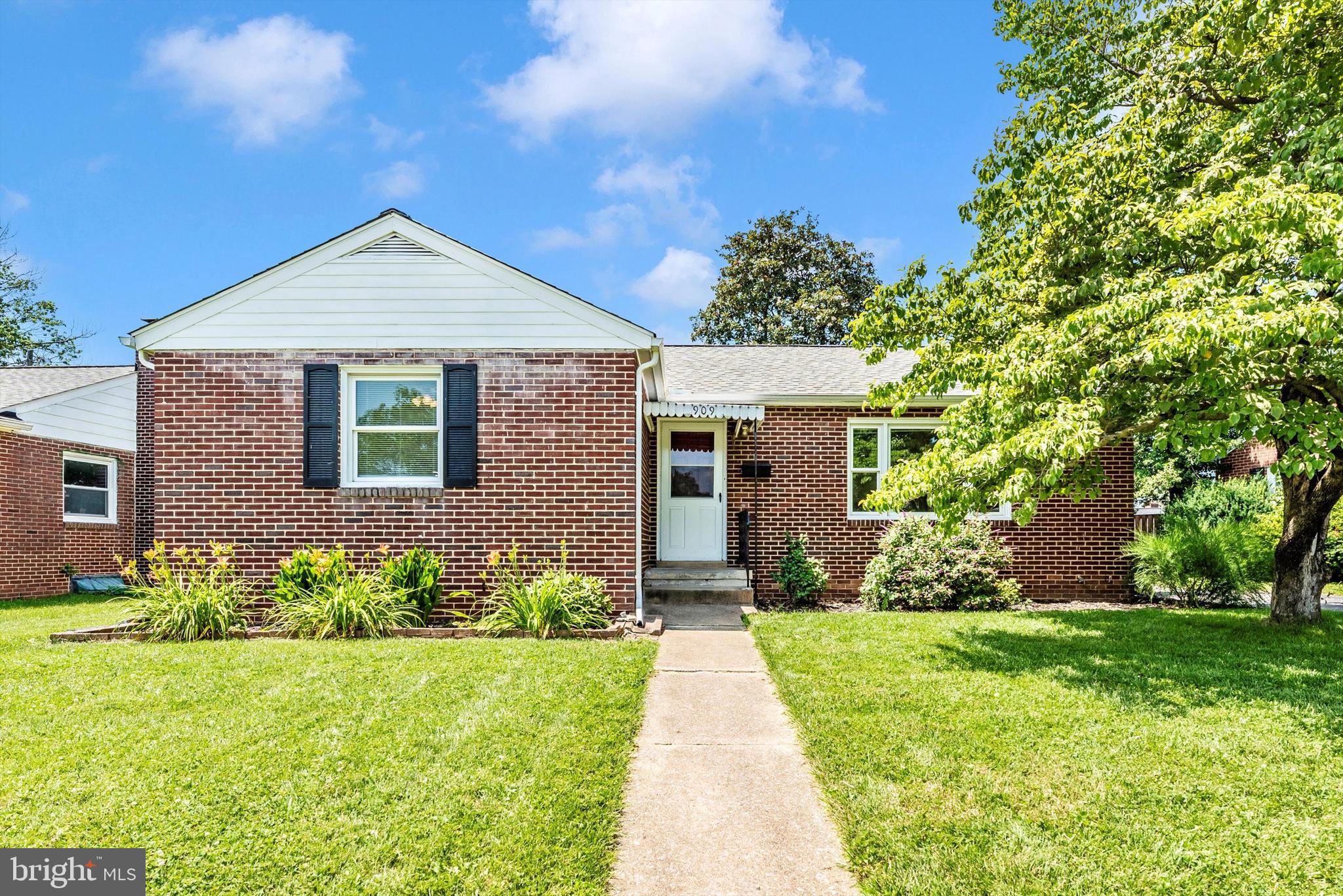 909 CHEROKEE TRAIL