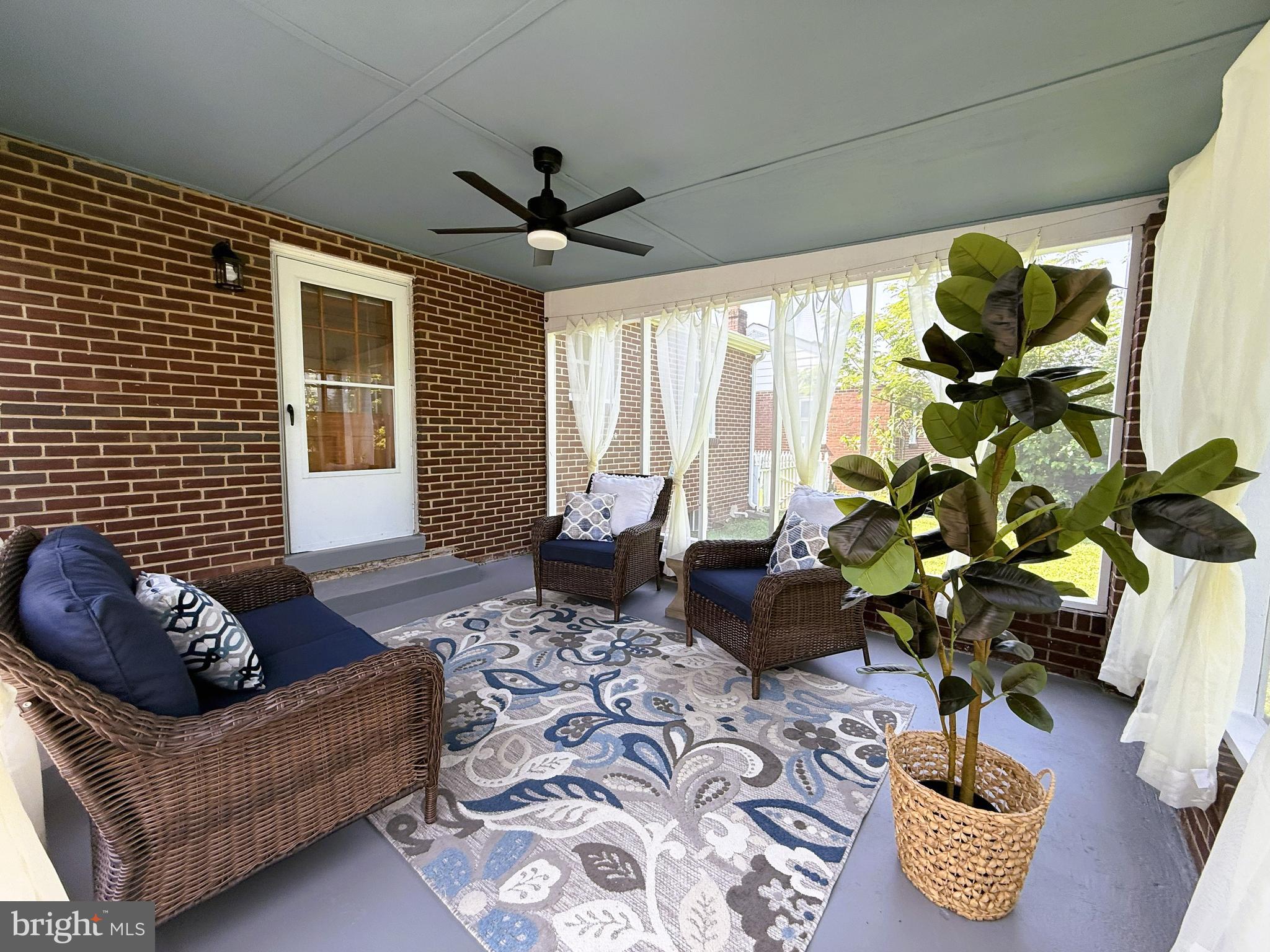 909 CHEROKEE TRAIL