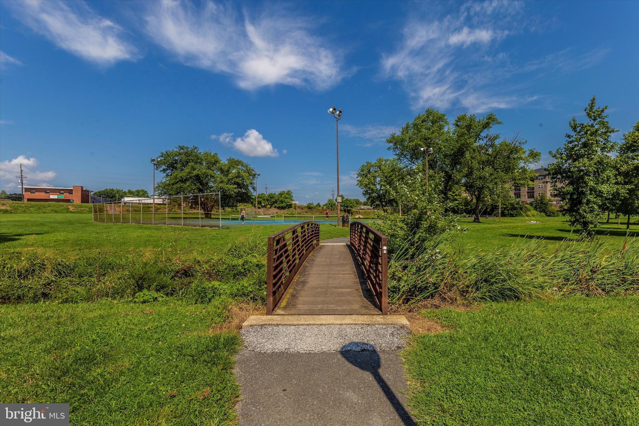 909 CHEROKEE TRAIL