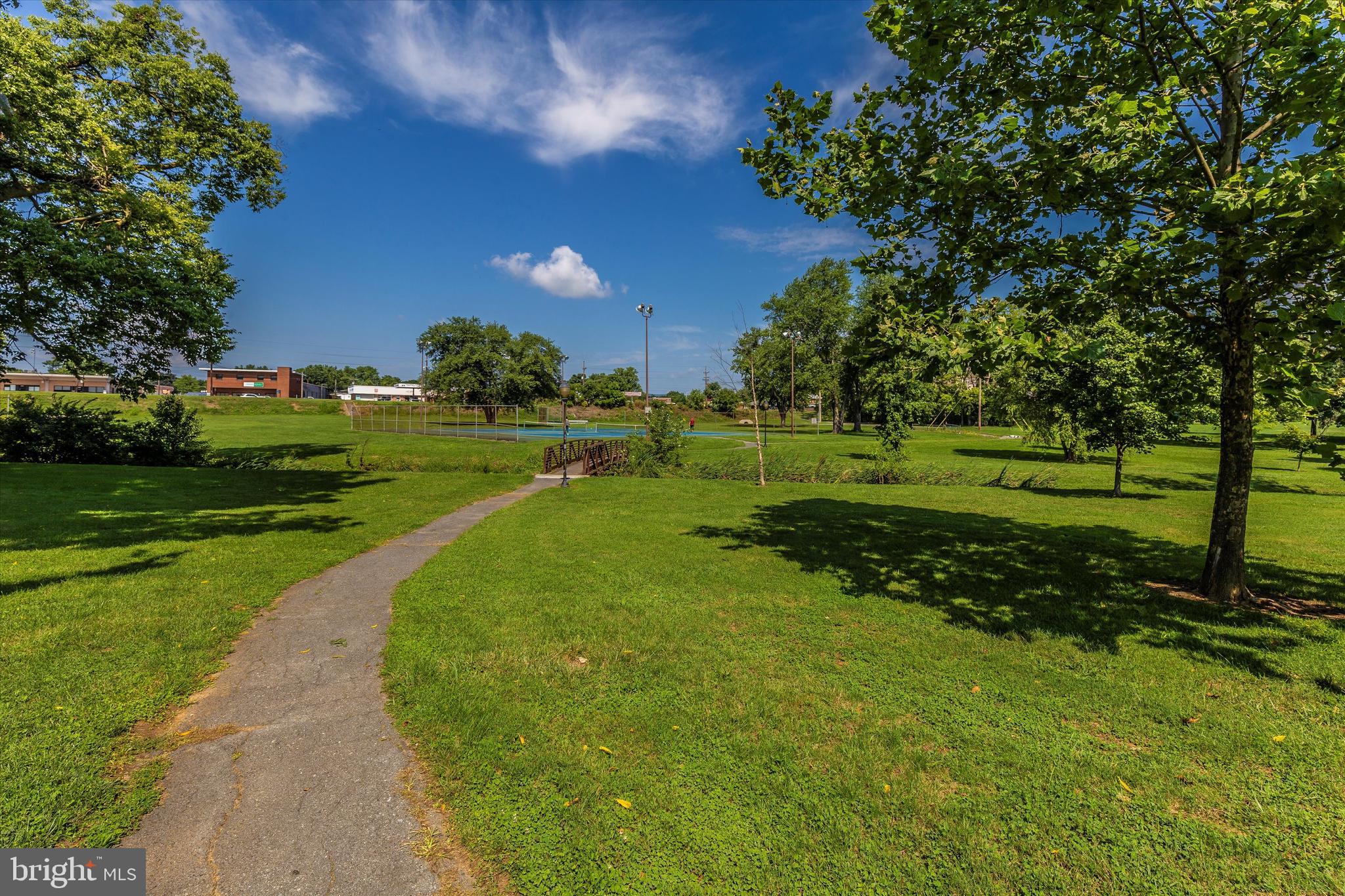 909 CHEROKEE TRAIL
