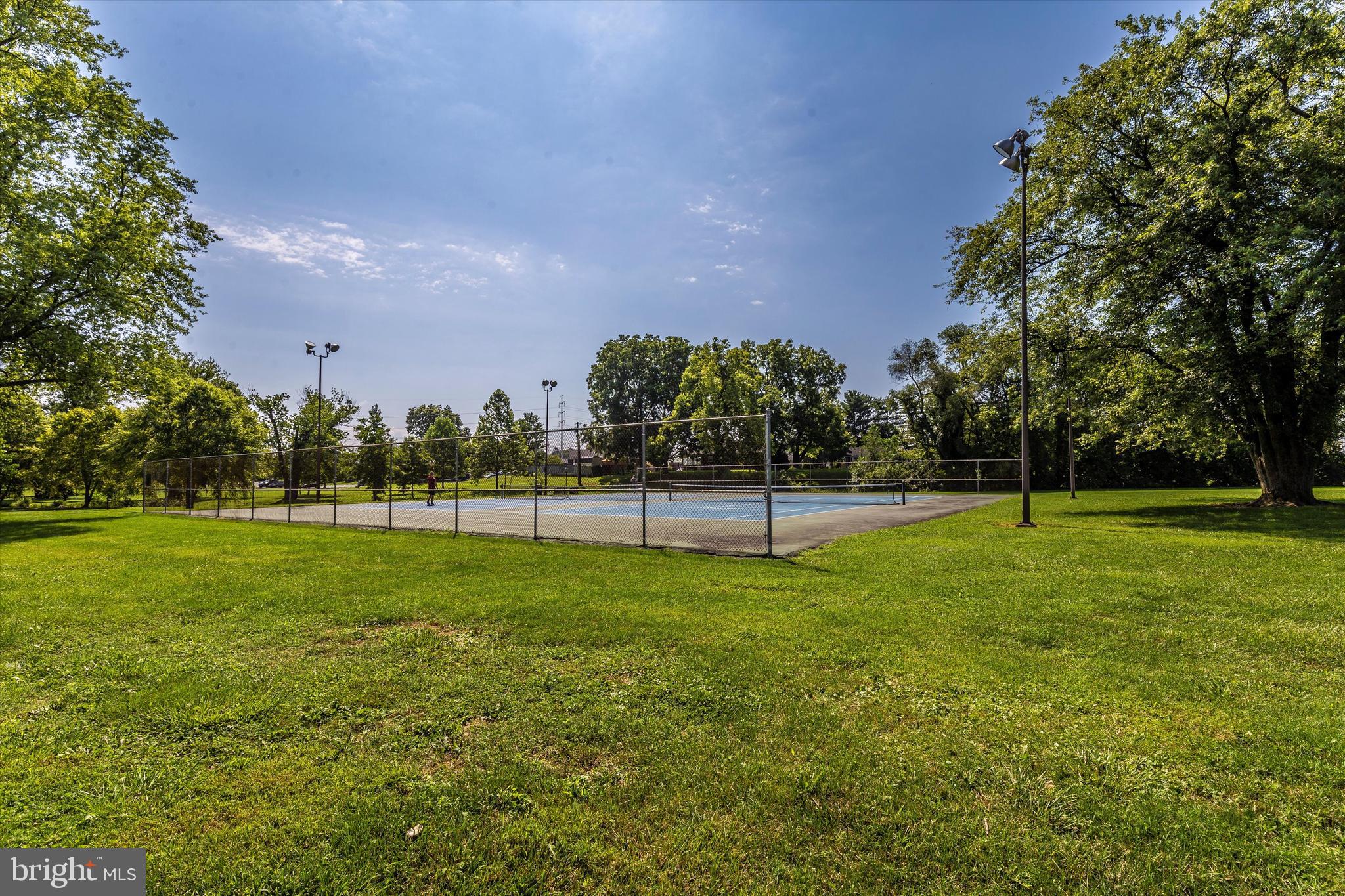 909 CHEROKEE TRAIL