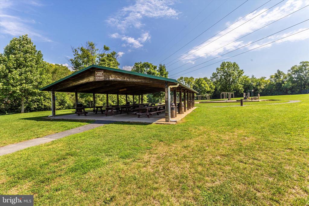 909 CHEROKEE TRAIL