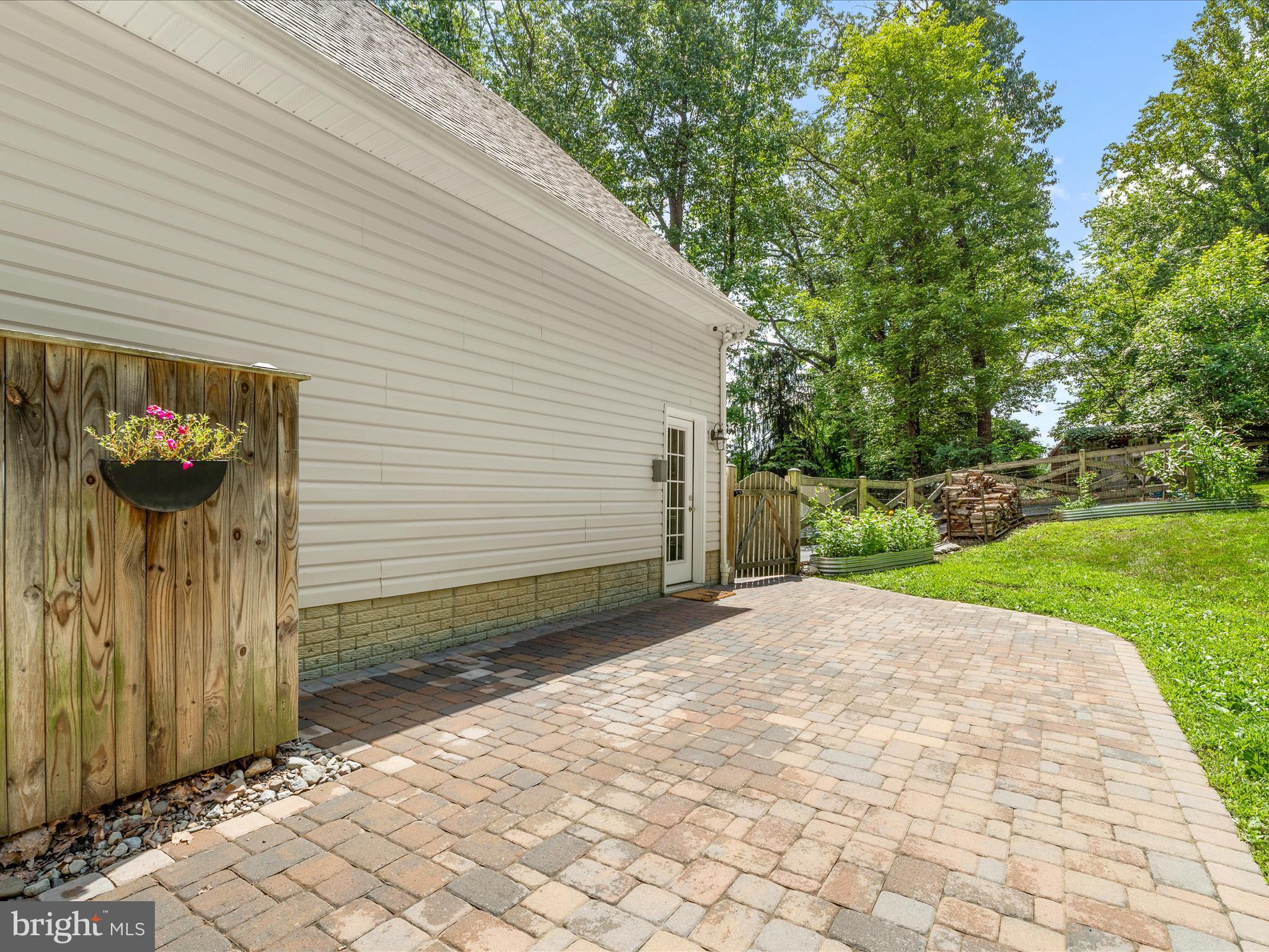 4815 OLD SWIMMING POOL ROAD
