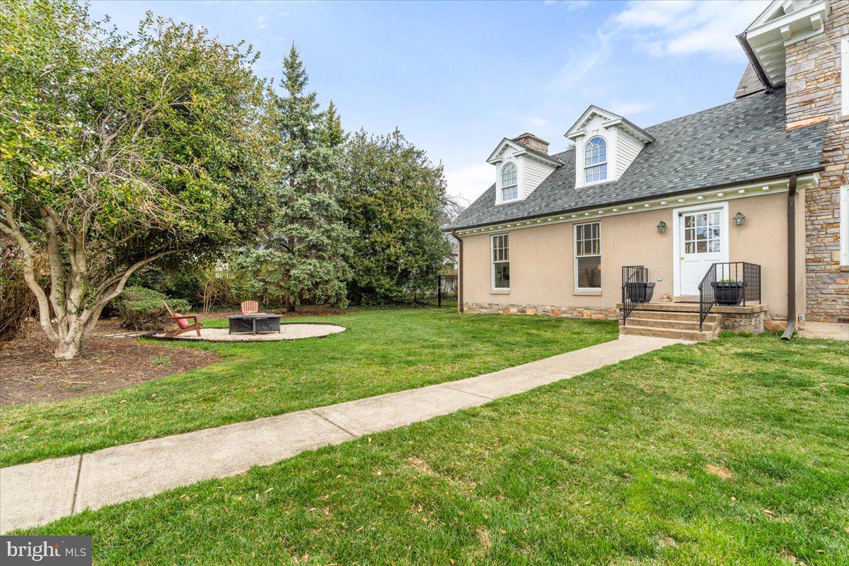 700 ROSEMONT AVENUE