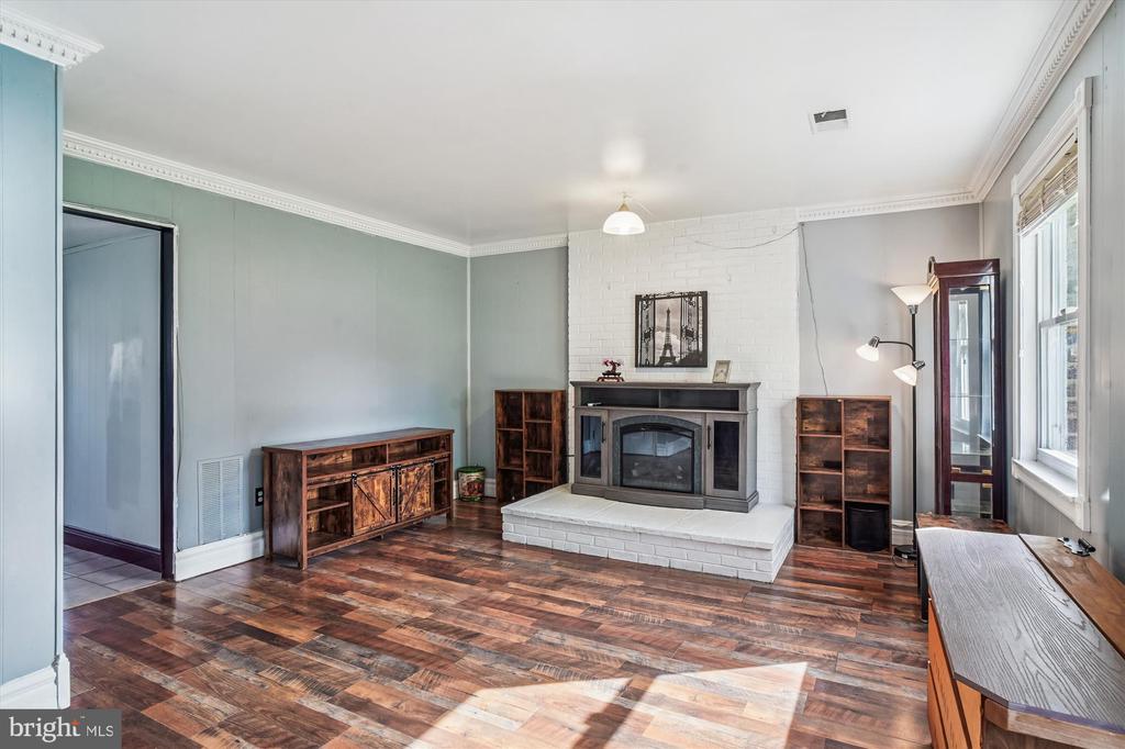 8806 ADVENTURE AVENUE
