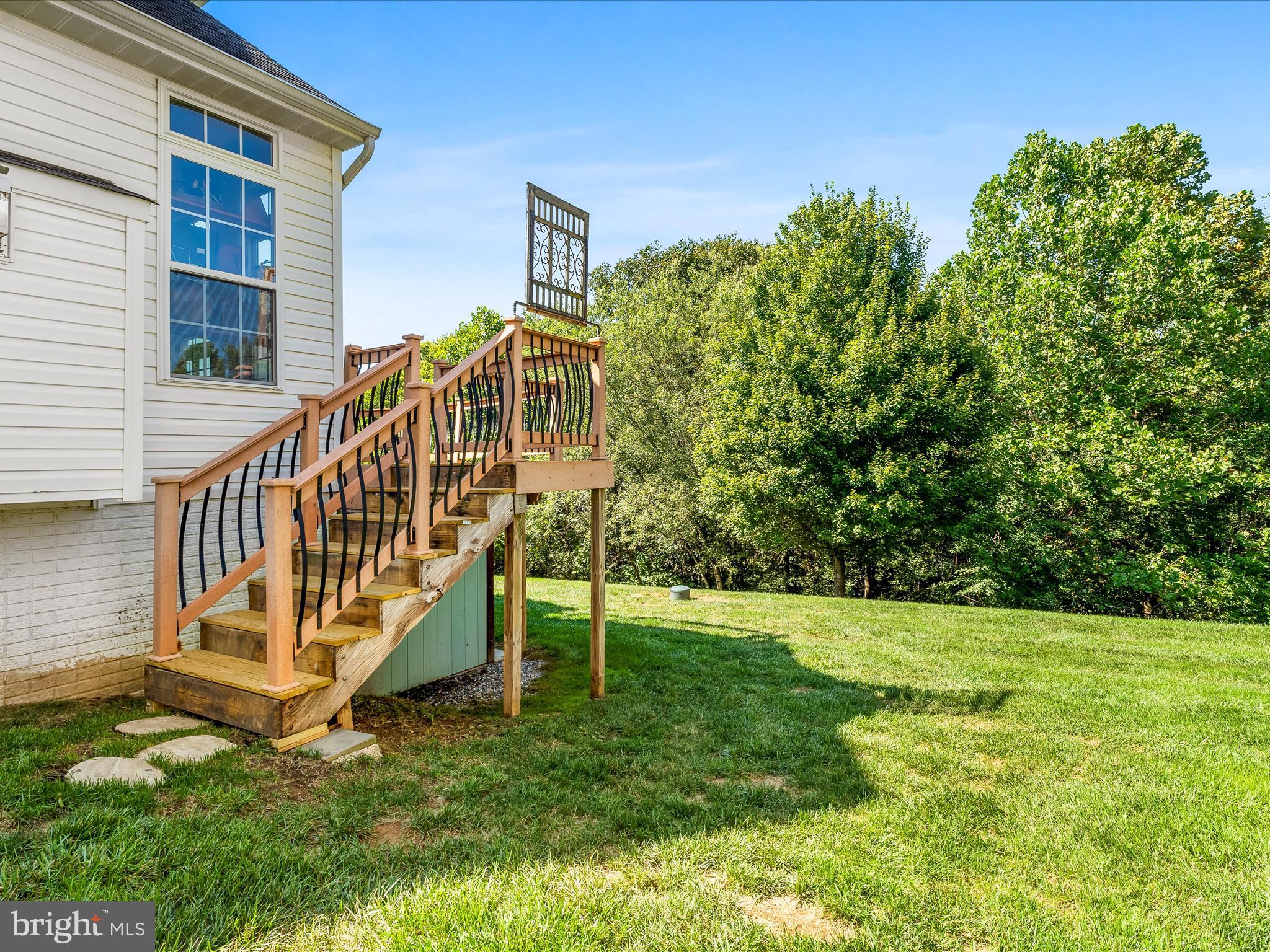 102 NORTH POINTE TERRACE