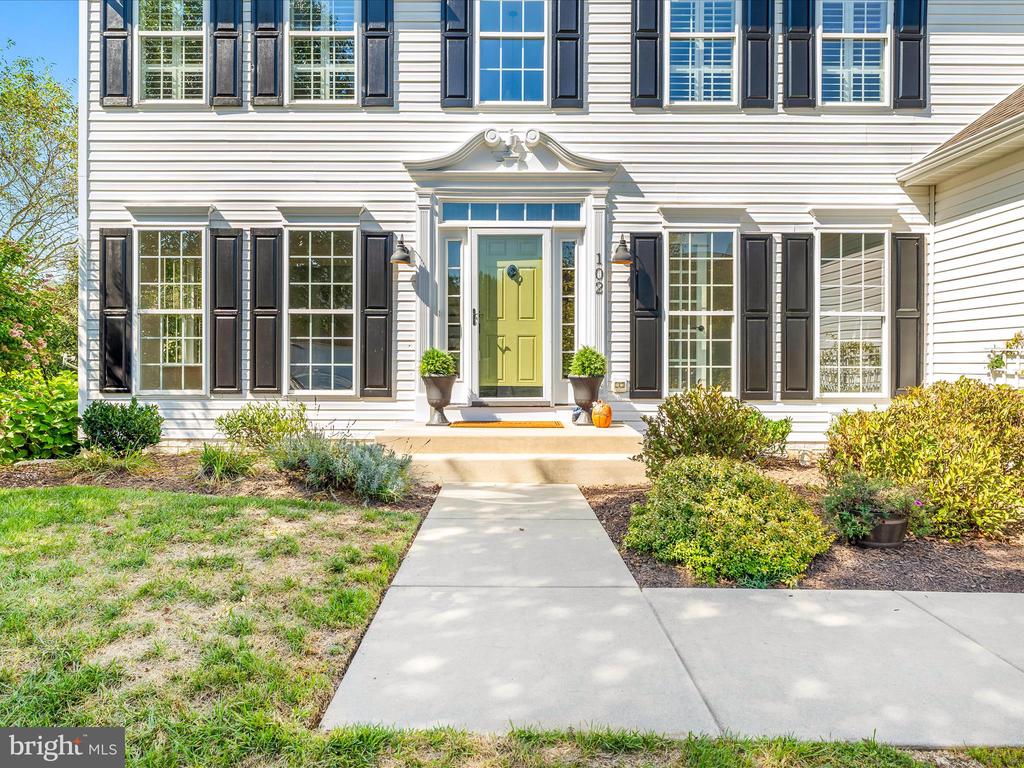 102 NORTH POINTE TERRACE