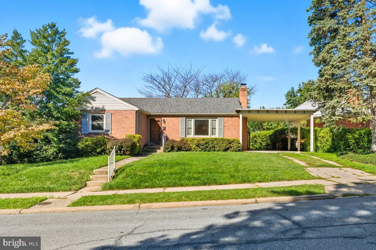915 SHAWNEE DRIVE