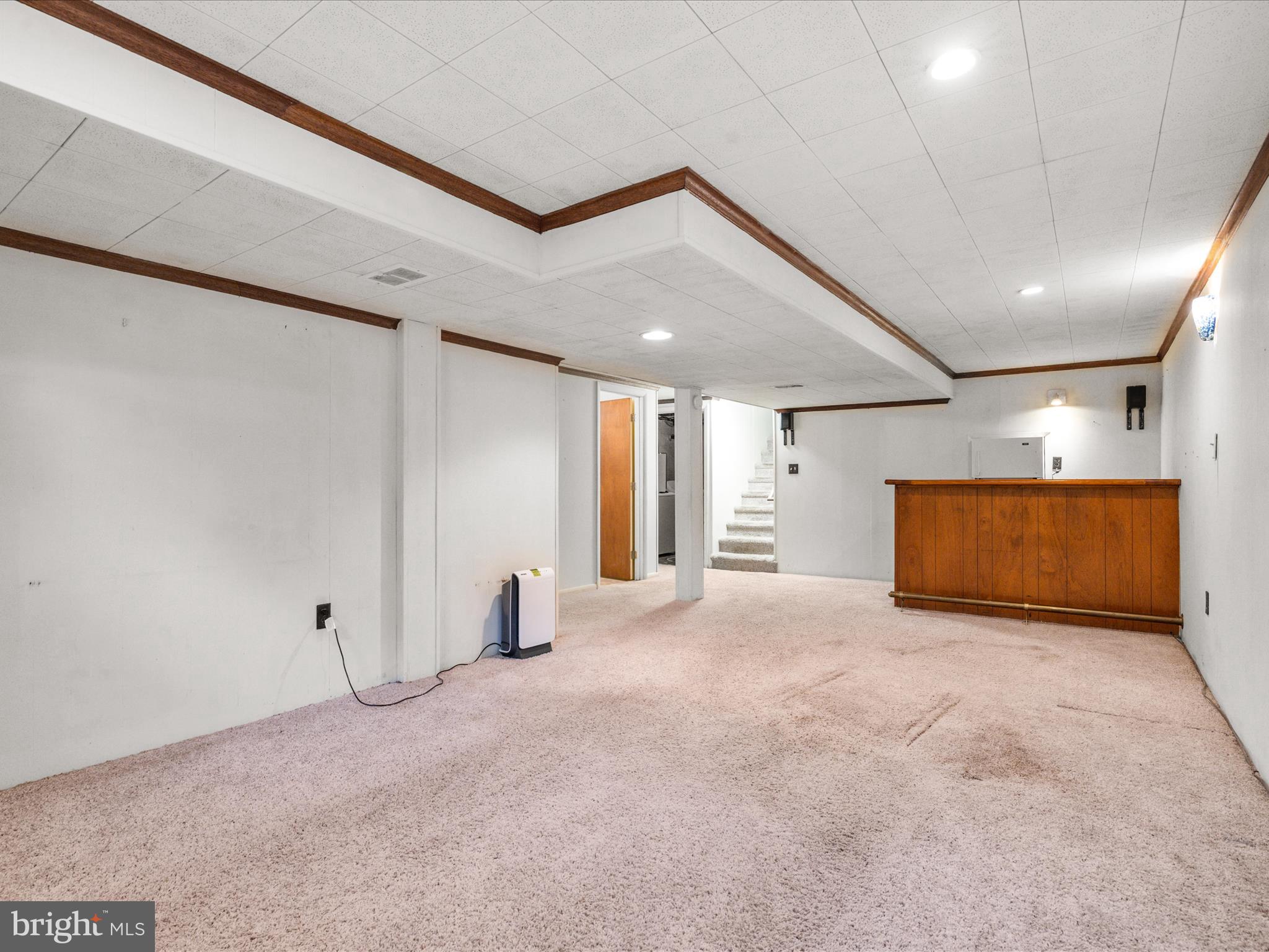 915 SHAWNEE DRIVE