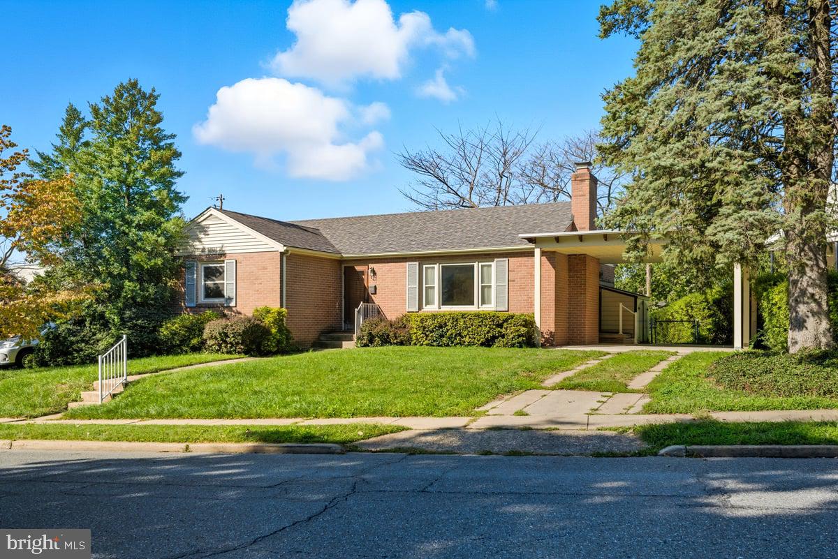 915 SHAWNEE DRIVE