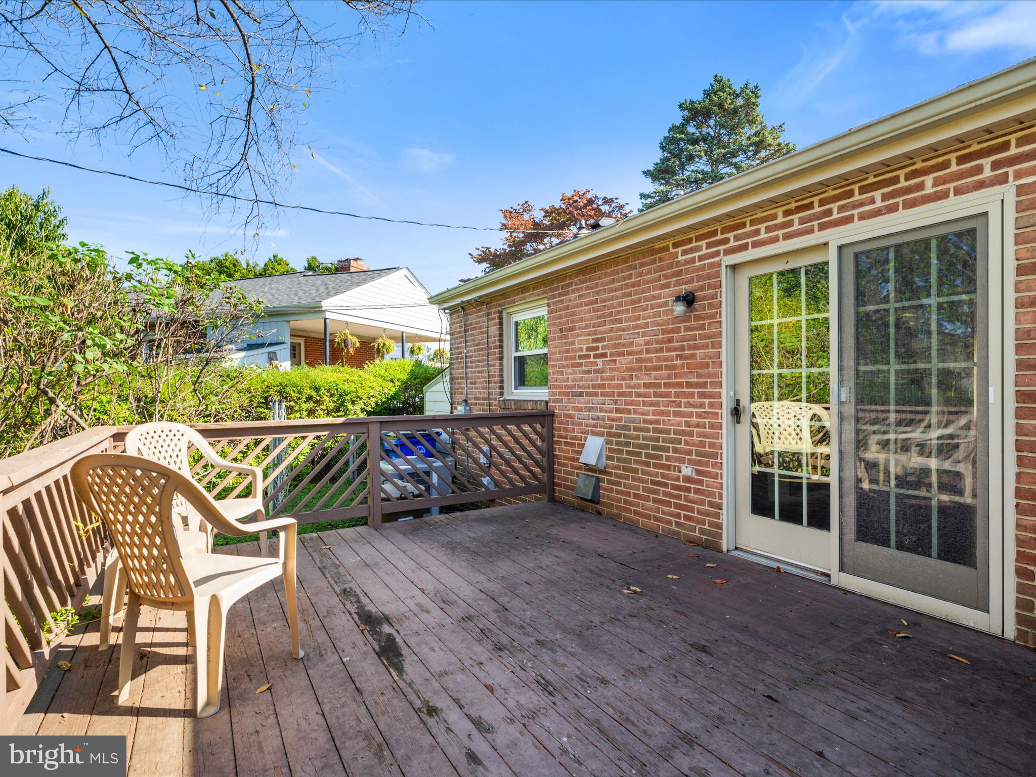 915 SHAWNEE DRIVE