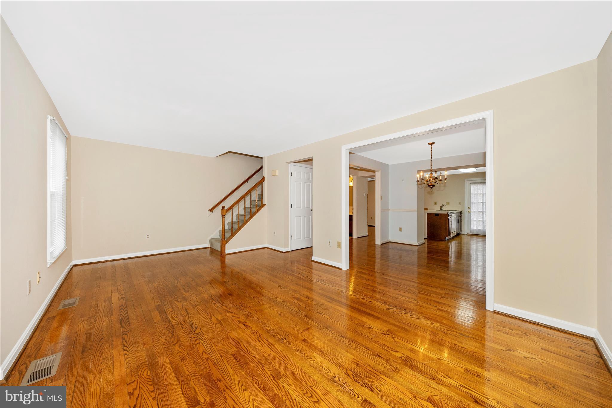 8007 BROKEN REED COURT