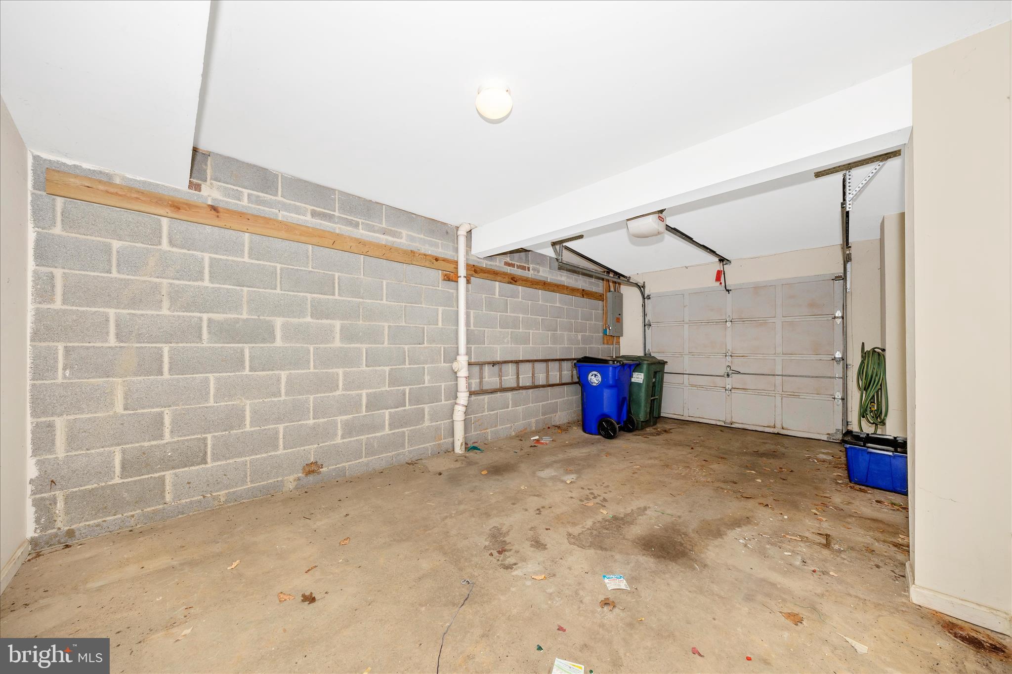 8007 BROKEN REED COURT