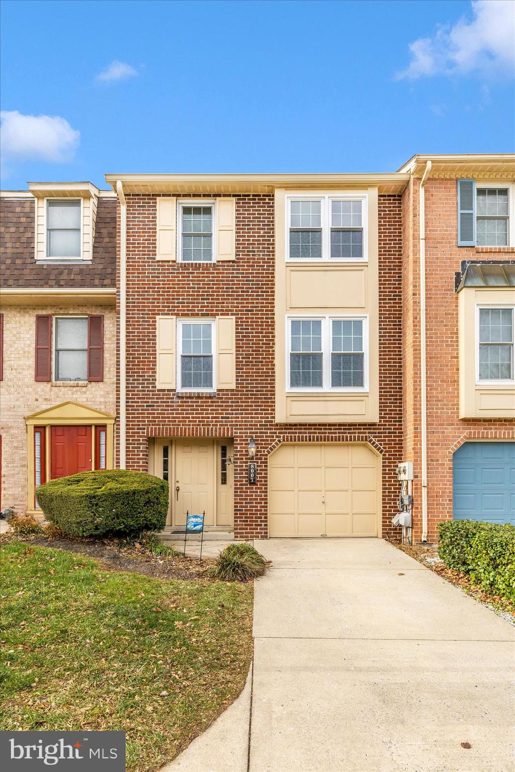 8007 BROKEN REED COURT