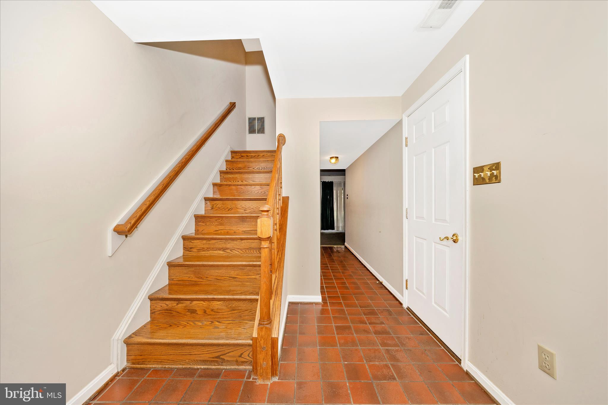 8007 BROKEN REED COURT