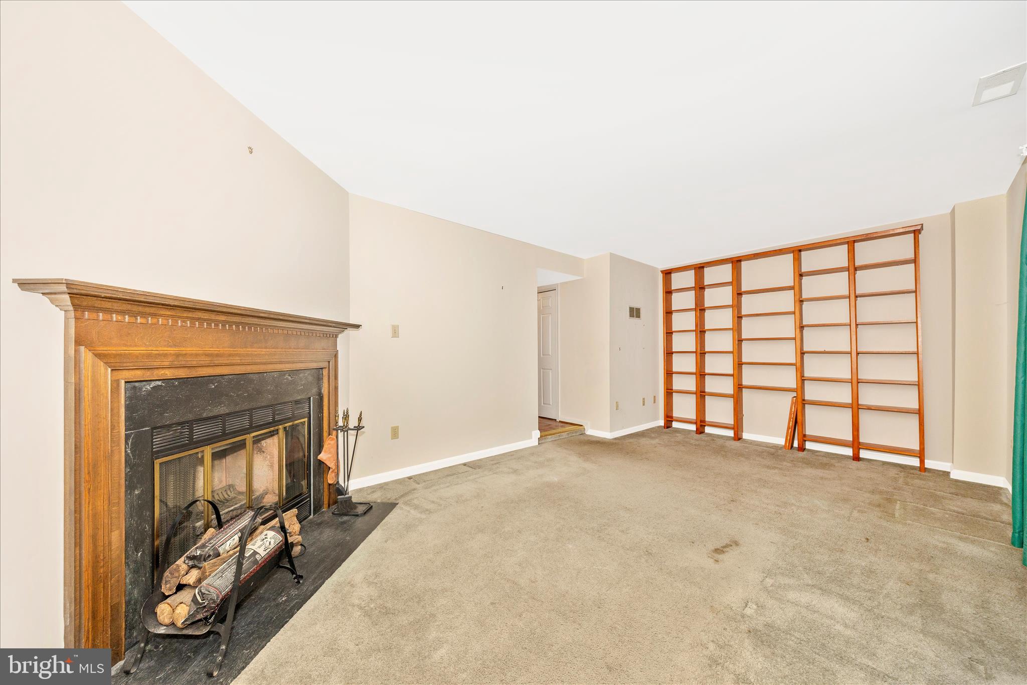 8007 BROKEN REED COURT