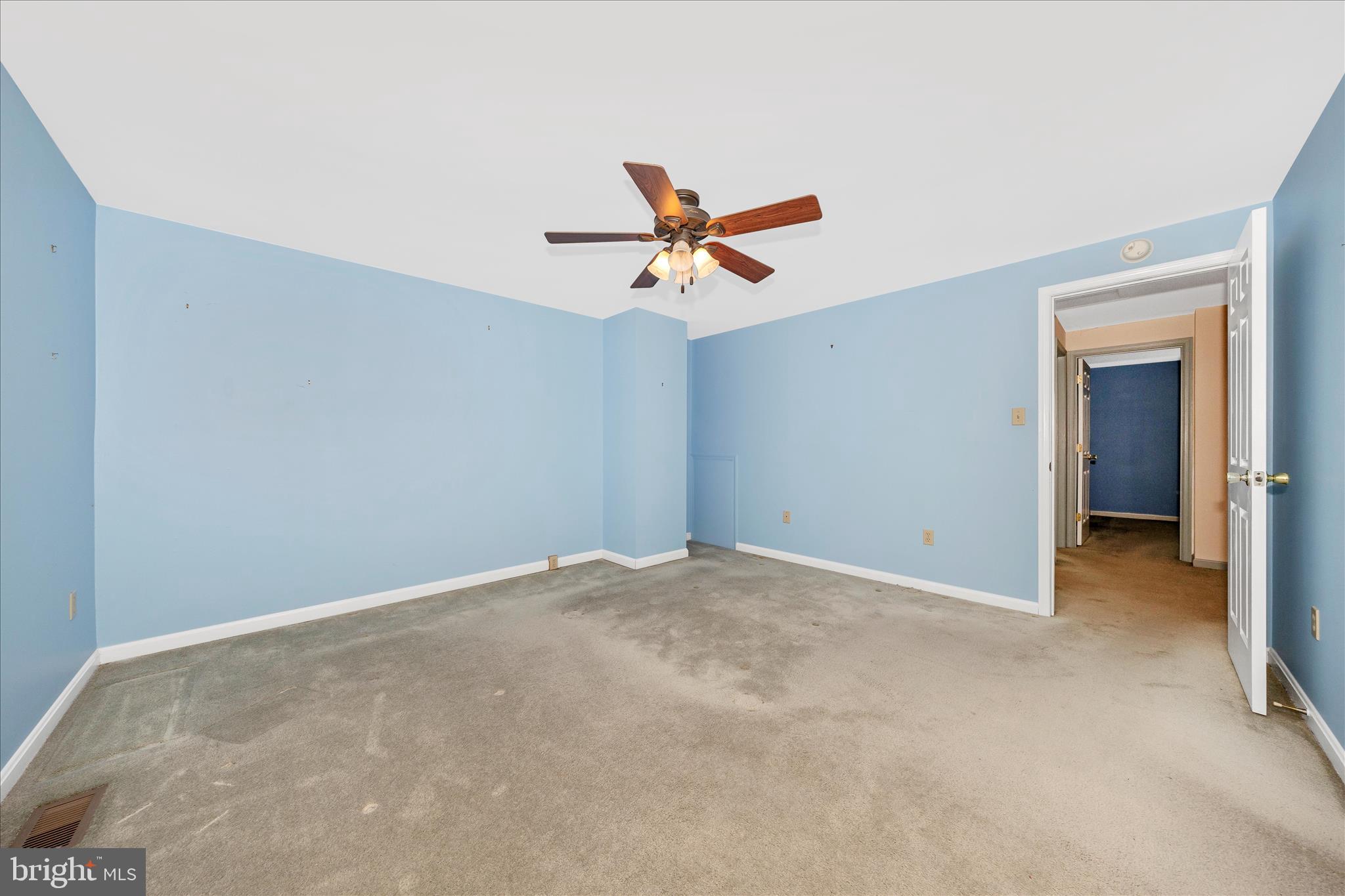 8007 BROKEN REED COURT