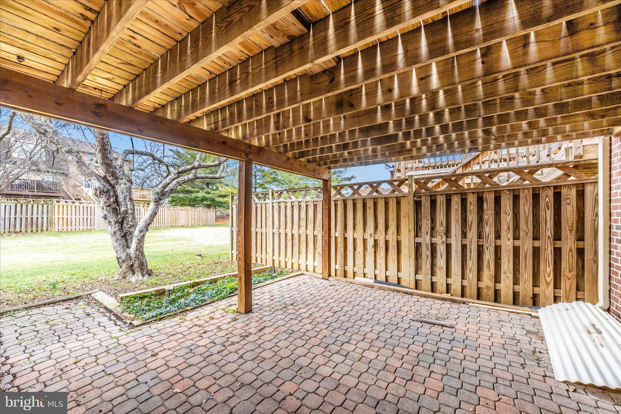 8007 BROKEN REED COURT