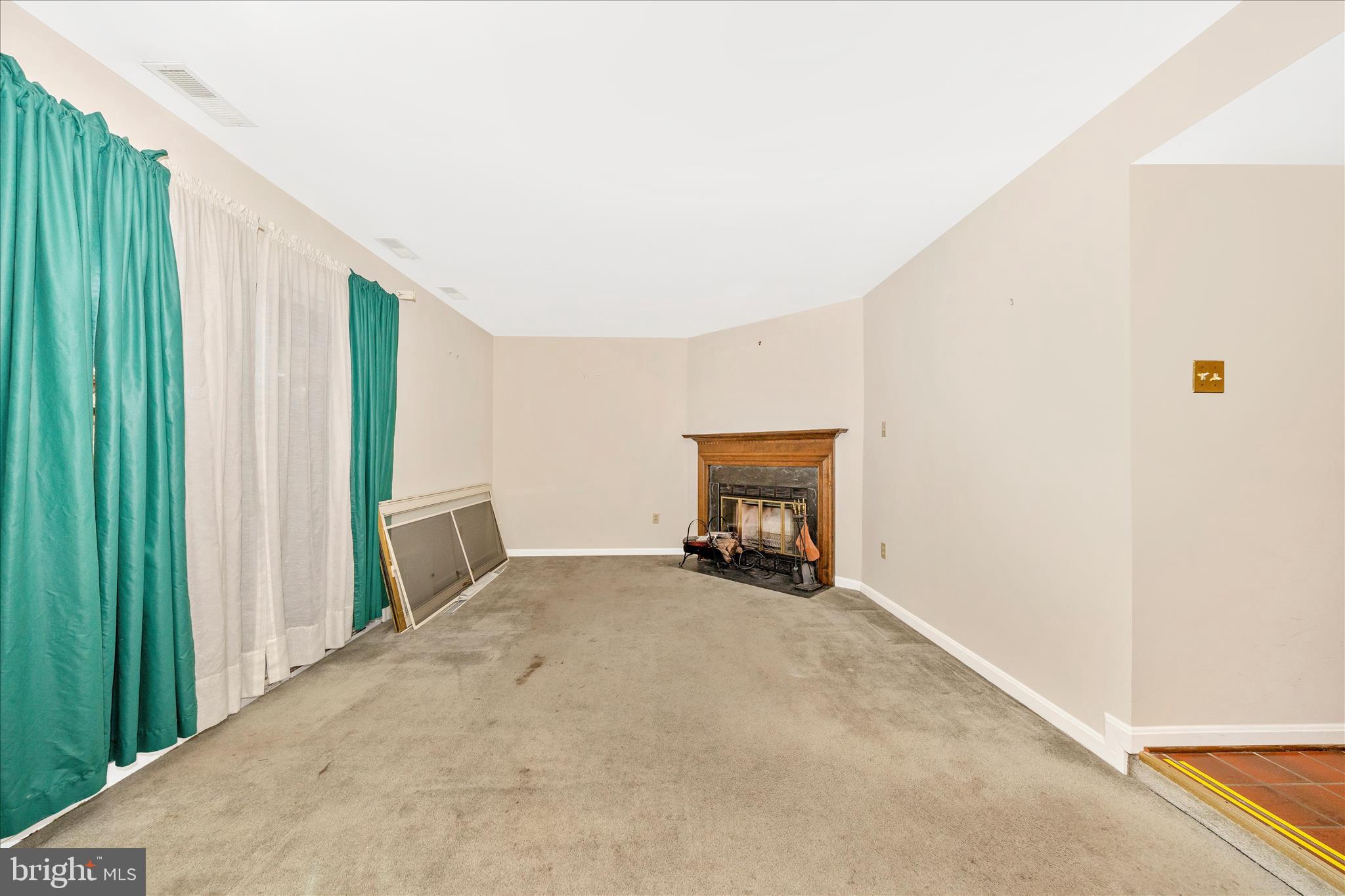 8007 BROKEN REED COURT