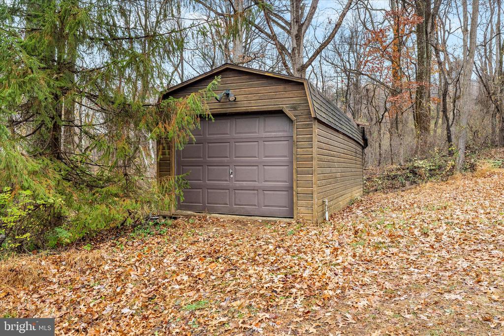 7442 DOGWOOD LANE