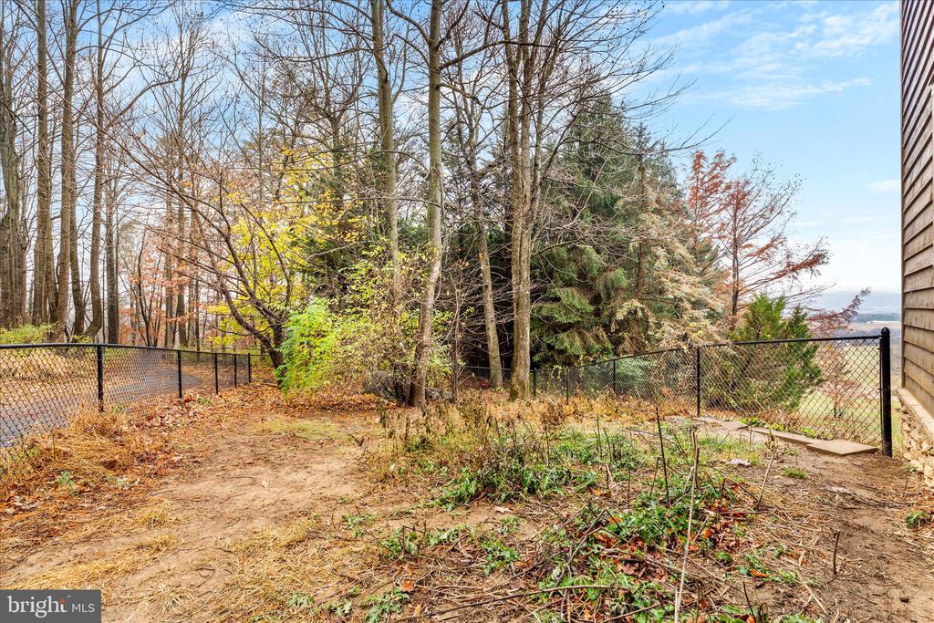 7442 DOGWOOD LANE