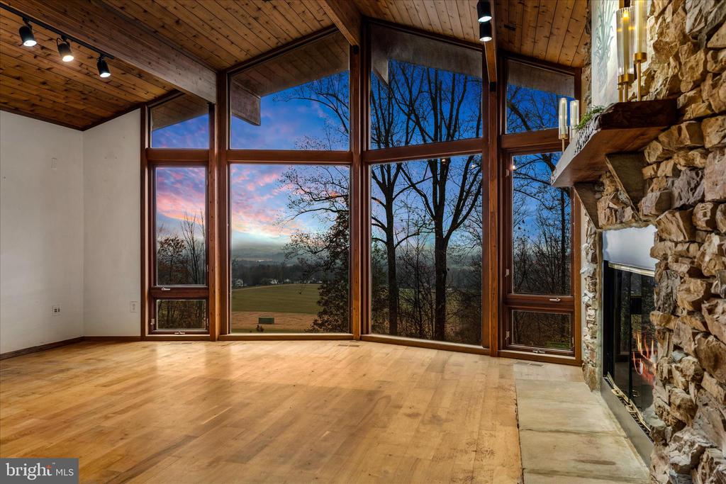 7442 DOGWOOD LANE