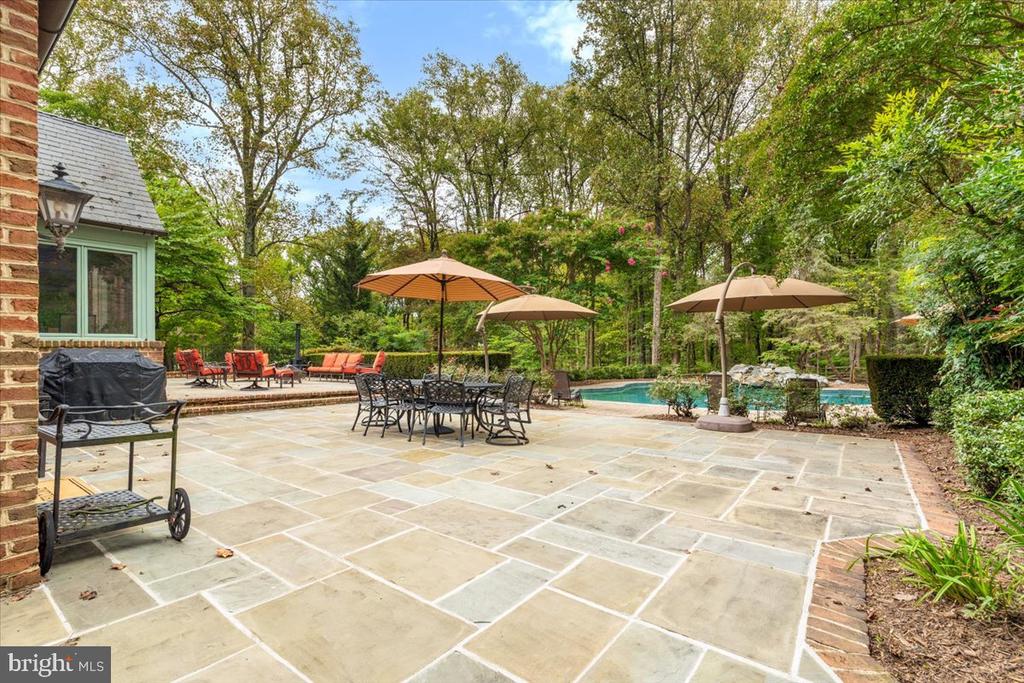 5948 WHITE FLINT DRIVE