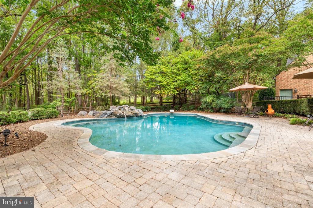 5948 WHITE FLINT DRIVE