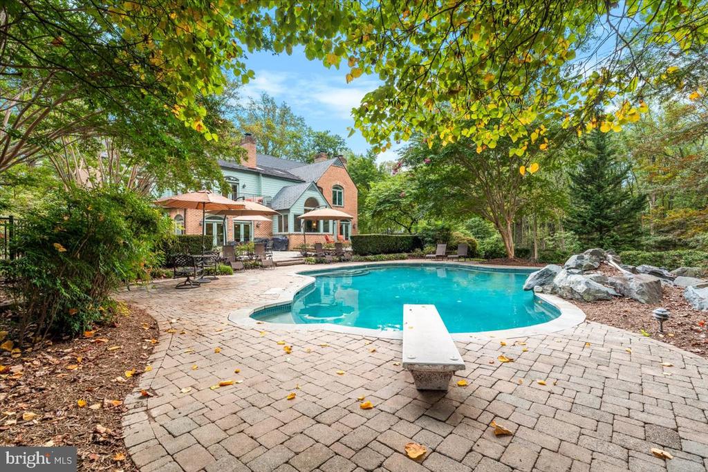 5948 WHITE FLINT DRIVE