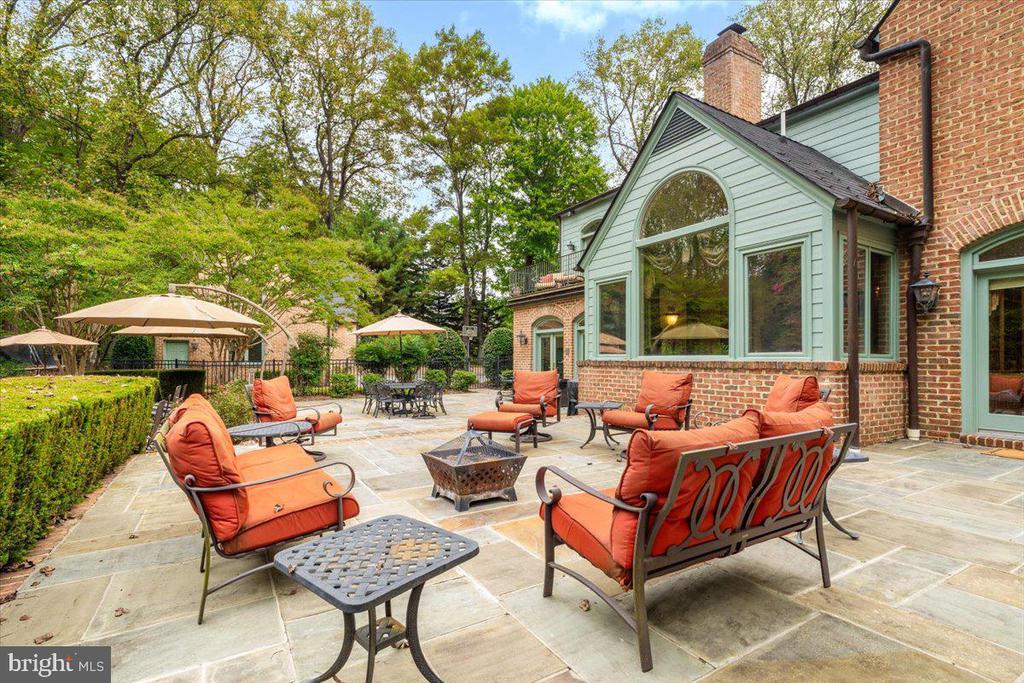5948 WHITE FLINT DRIVE