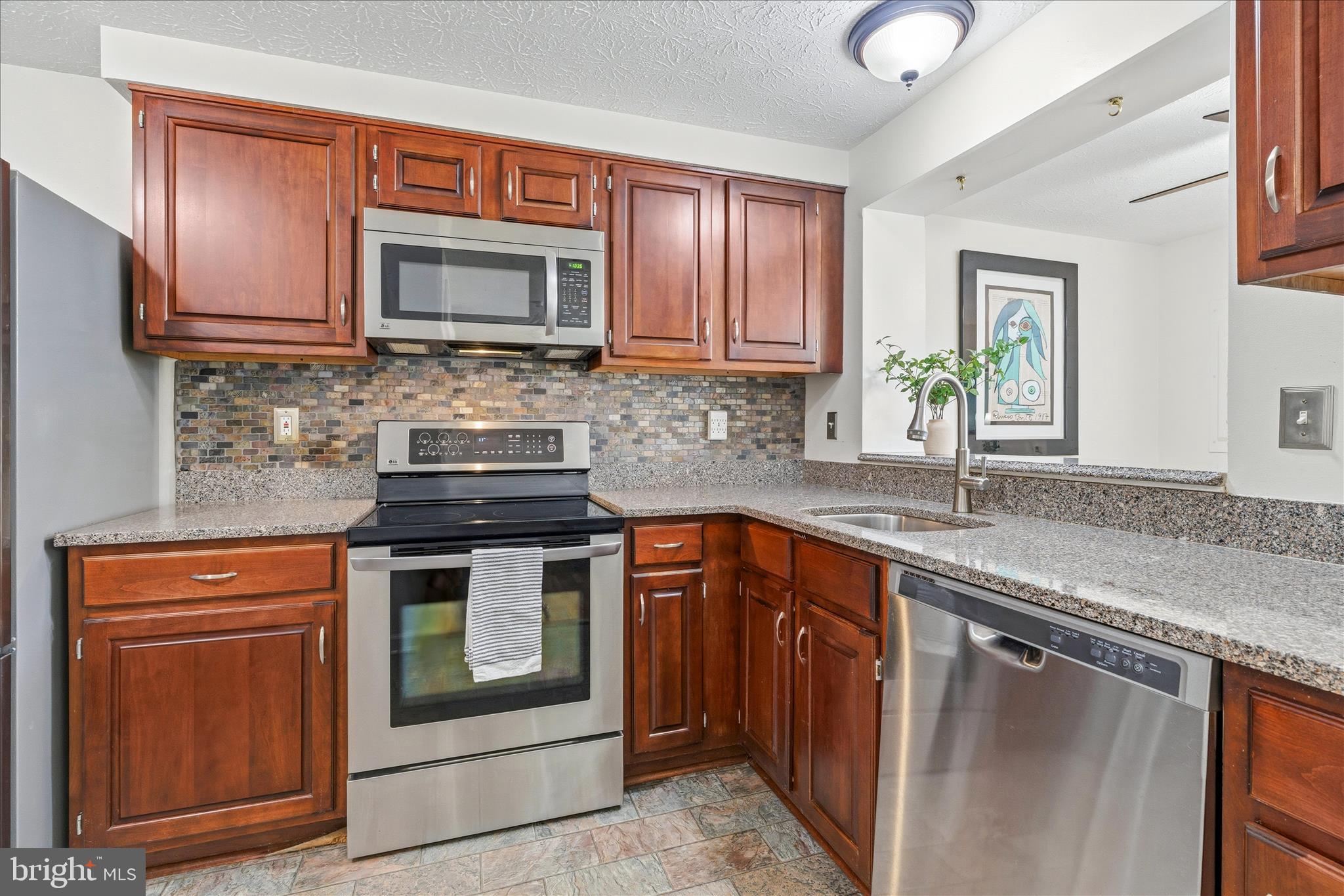 557 BOYSENBERRY LANE