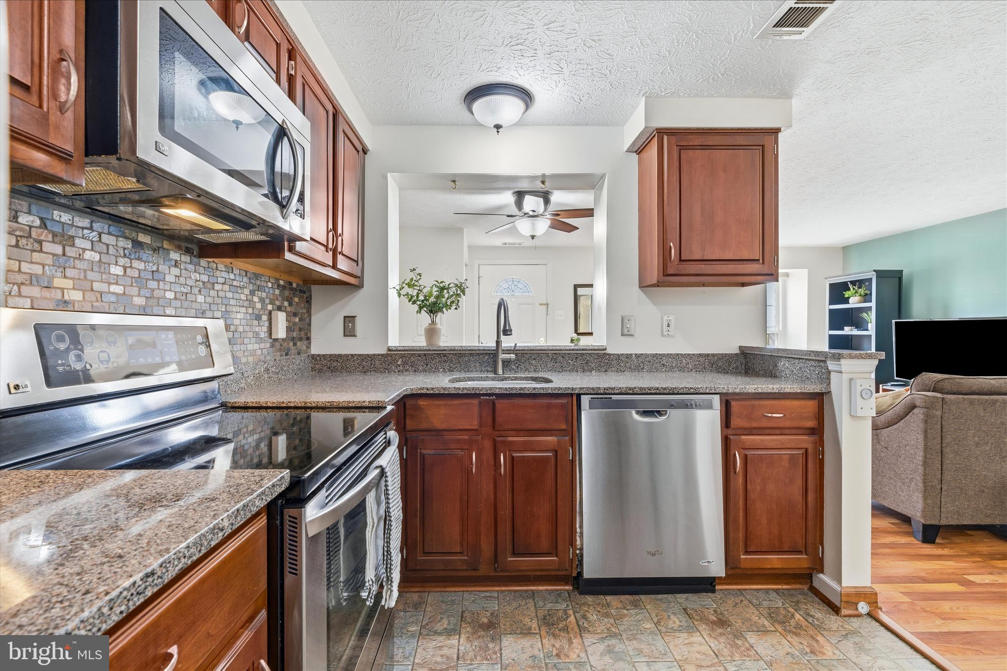 557 BOYSENBERRY LANE