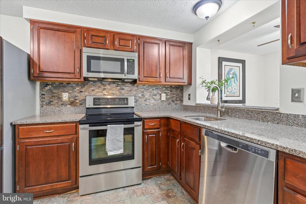 557 BOYSENBERRY LANE