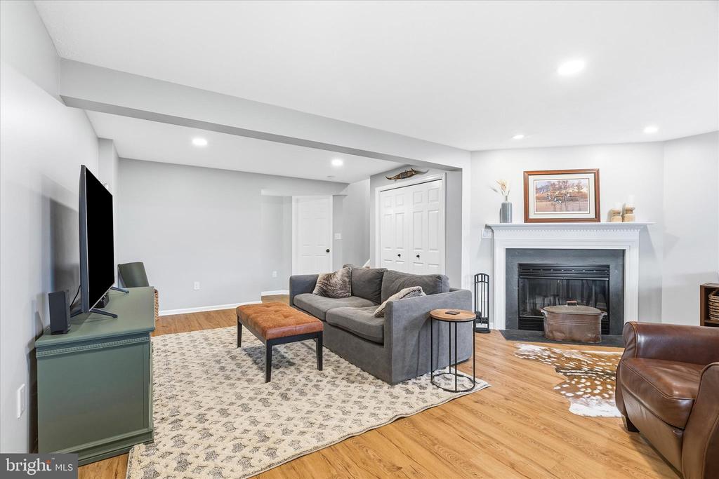 6220 ILLINOIS COURT