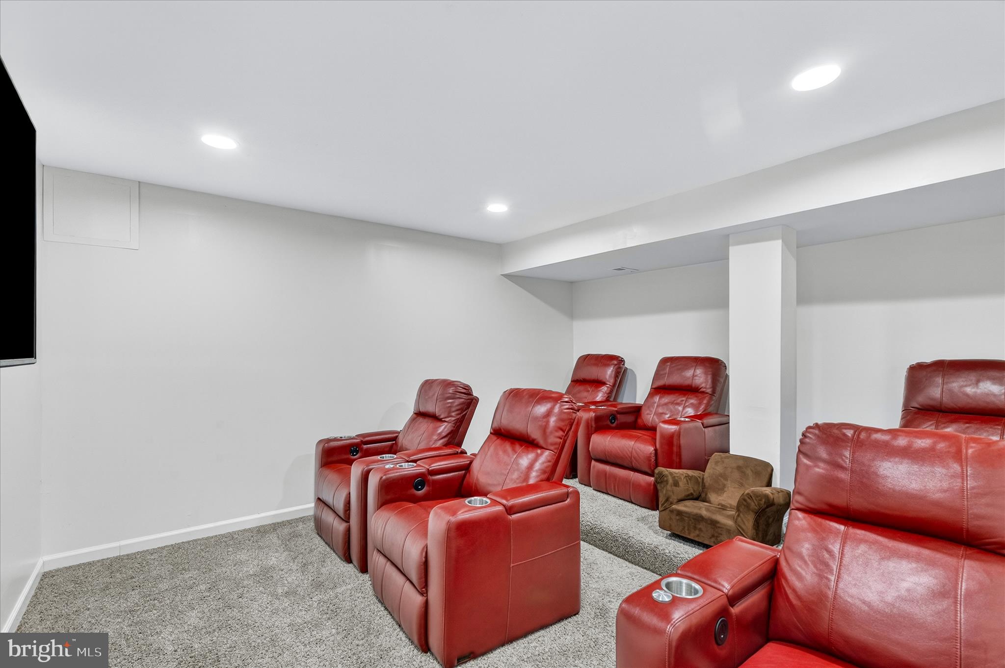 5348 SAINT JAMES PLACE