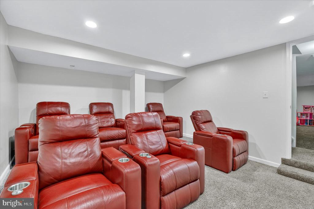 5348 SAINT JAMES PLACE