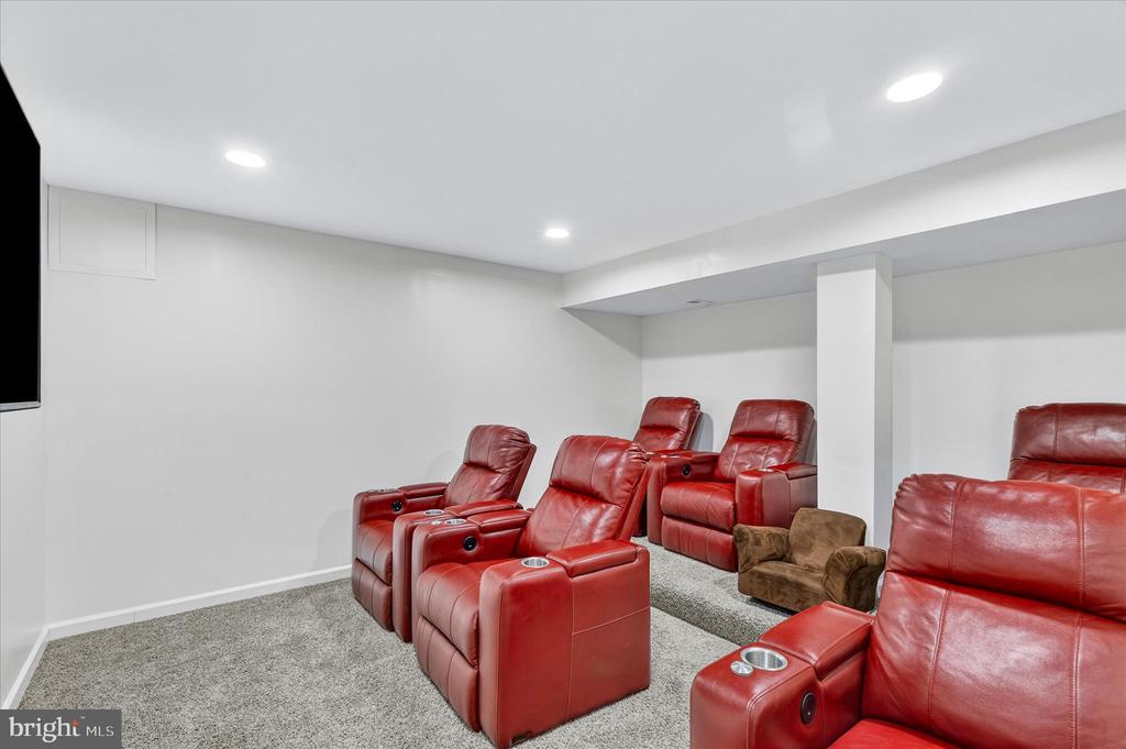 5348 SAINT JAMES PLACE