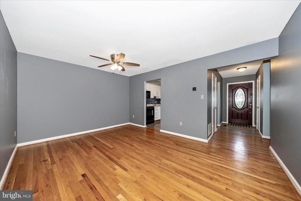 25 BOILEAU COURT