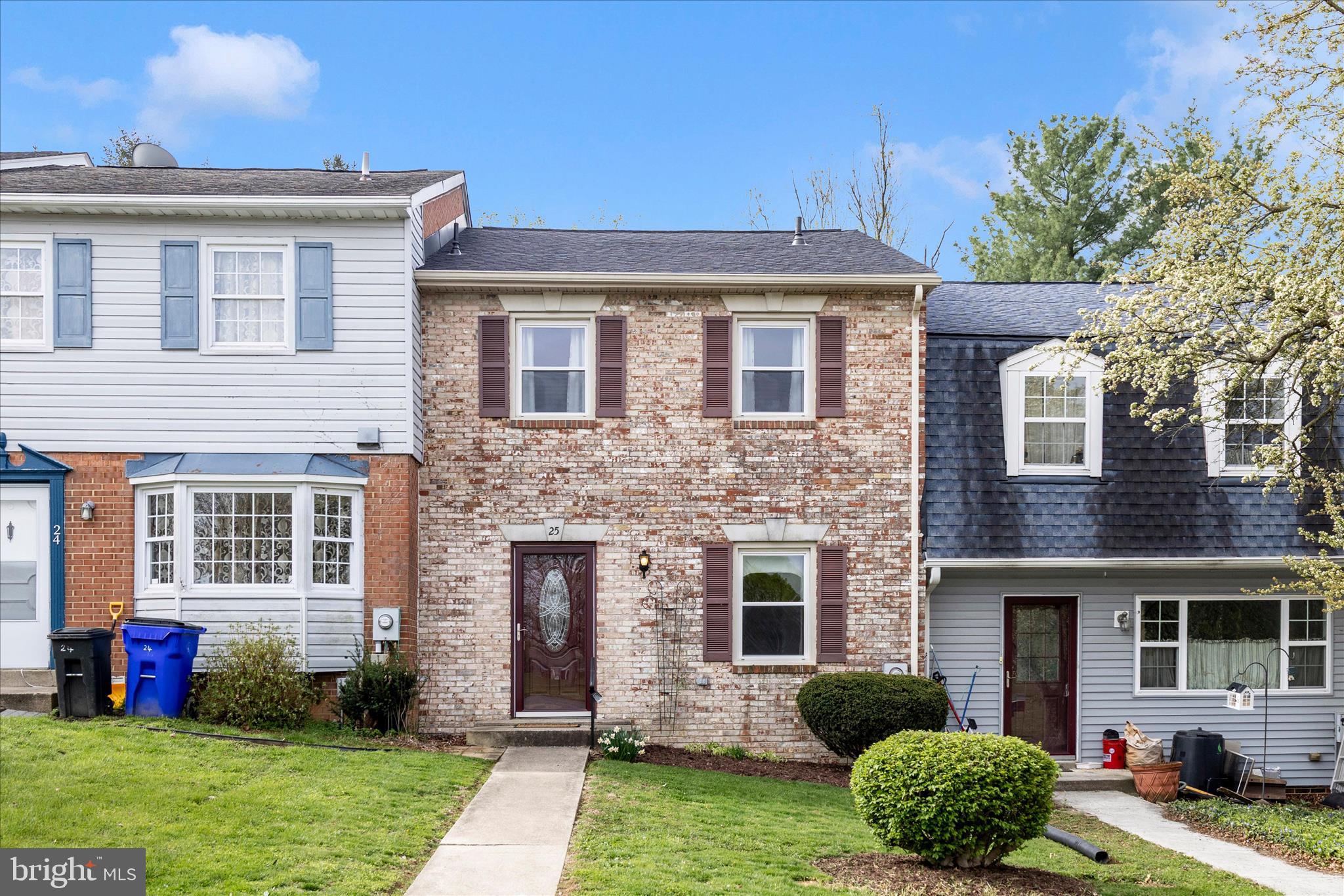 25 BOILEAU COURT