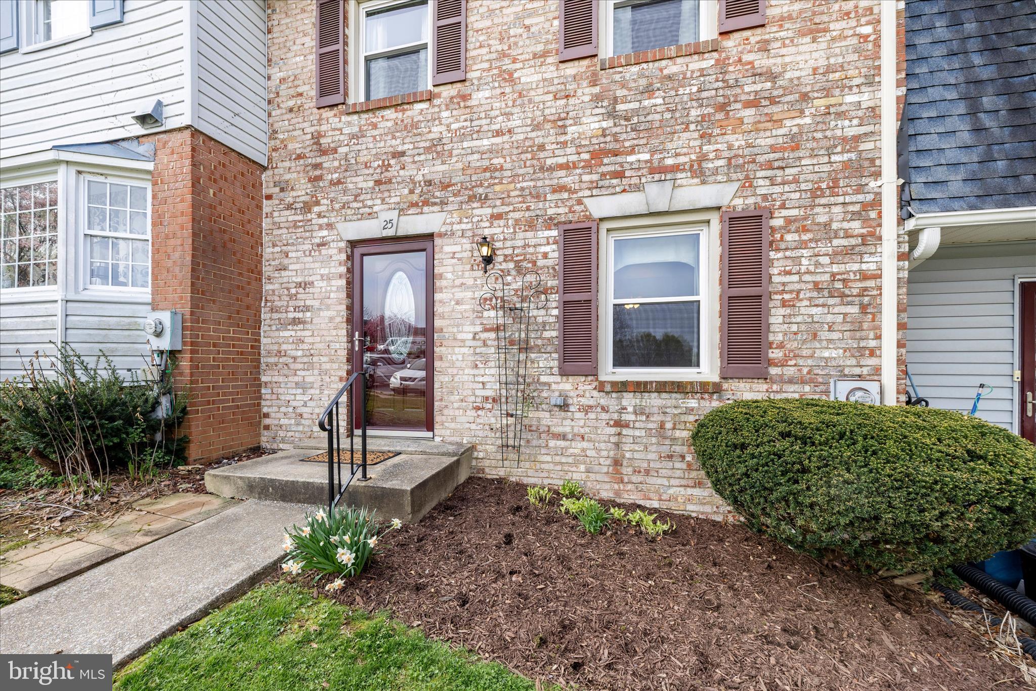 25 BOILEAU COURT