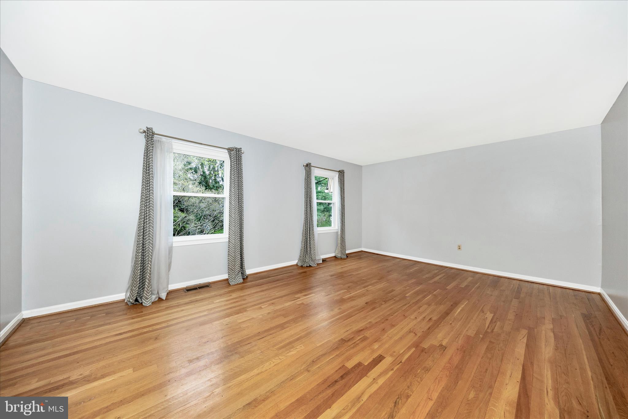 25 BOILEAU COURT