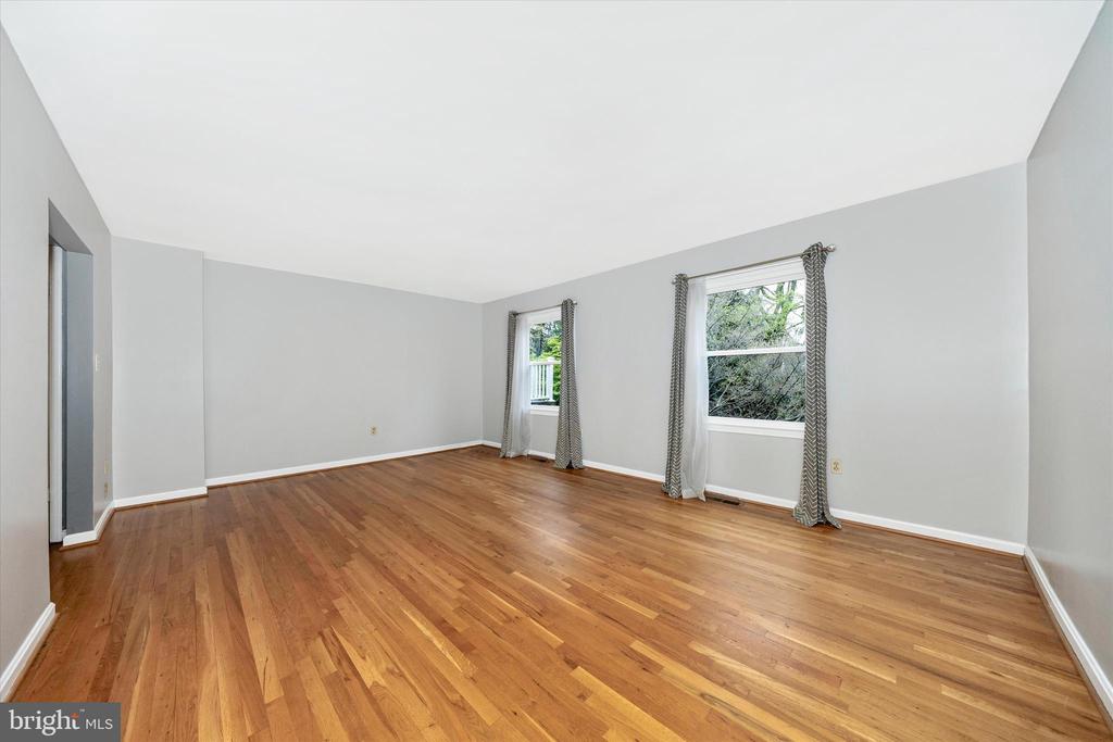 25 BOILEAU COURT